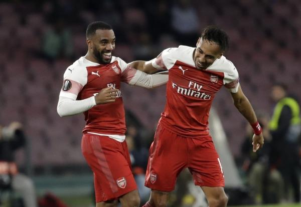 欧博官网会员 炮灰助攻又被主角团告白了